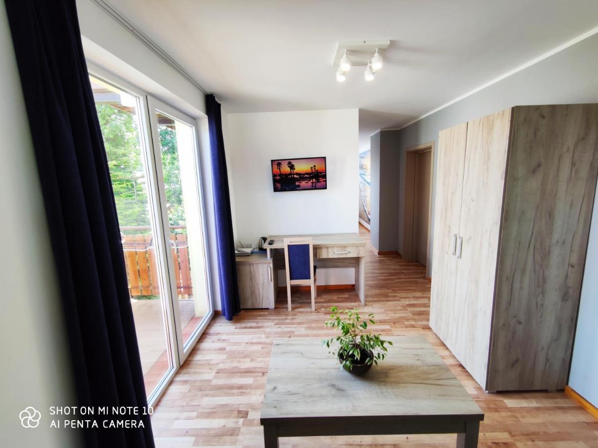 Pokoje Goscinne Pod Kasztanami Łeba Esterno foto