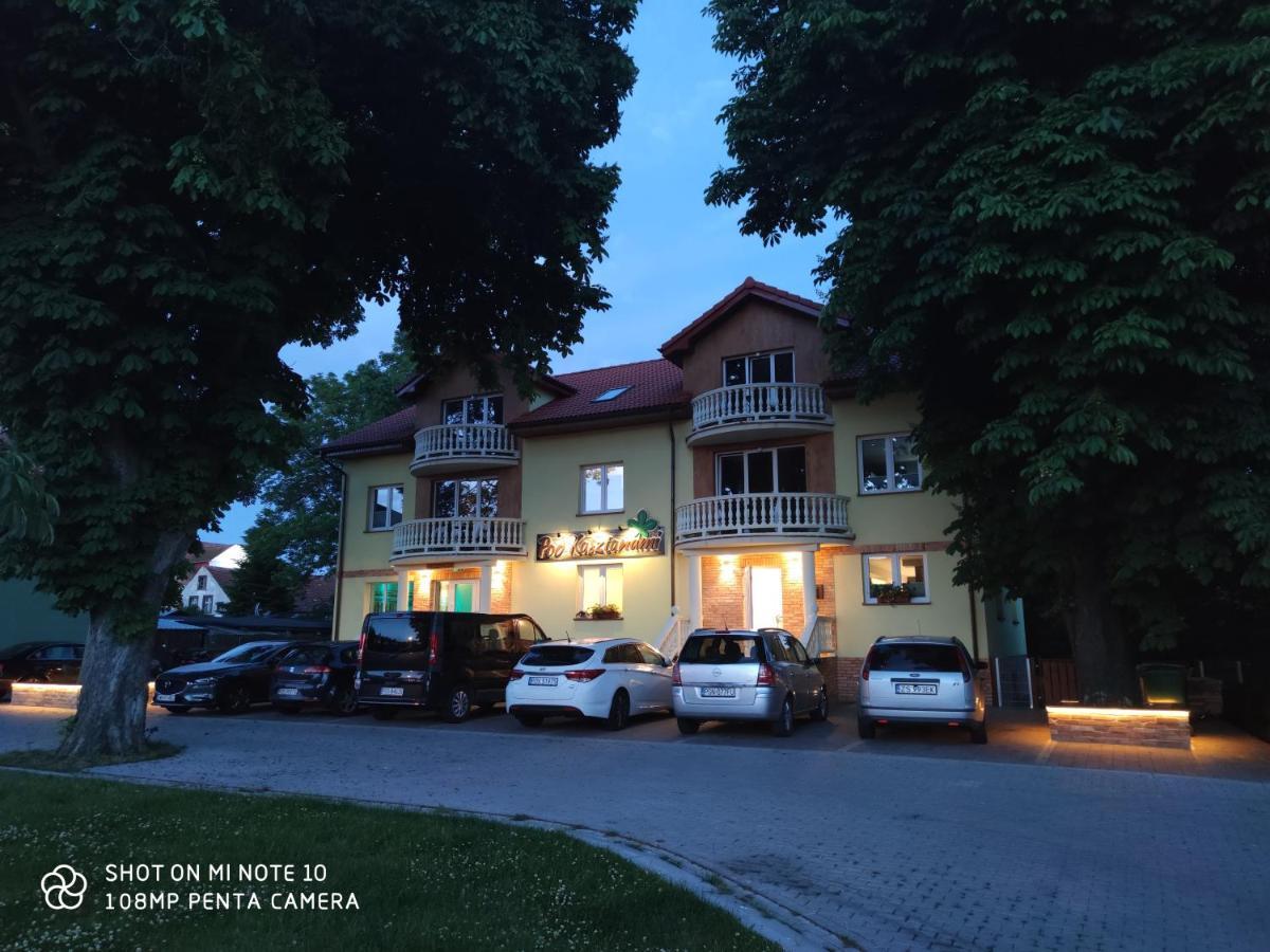 Pokoje Goscinne Pod Kasztanami Łeba Esterno foto