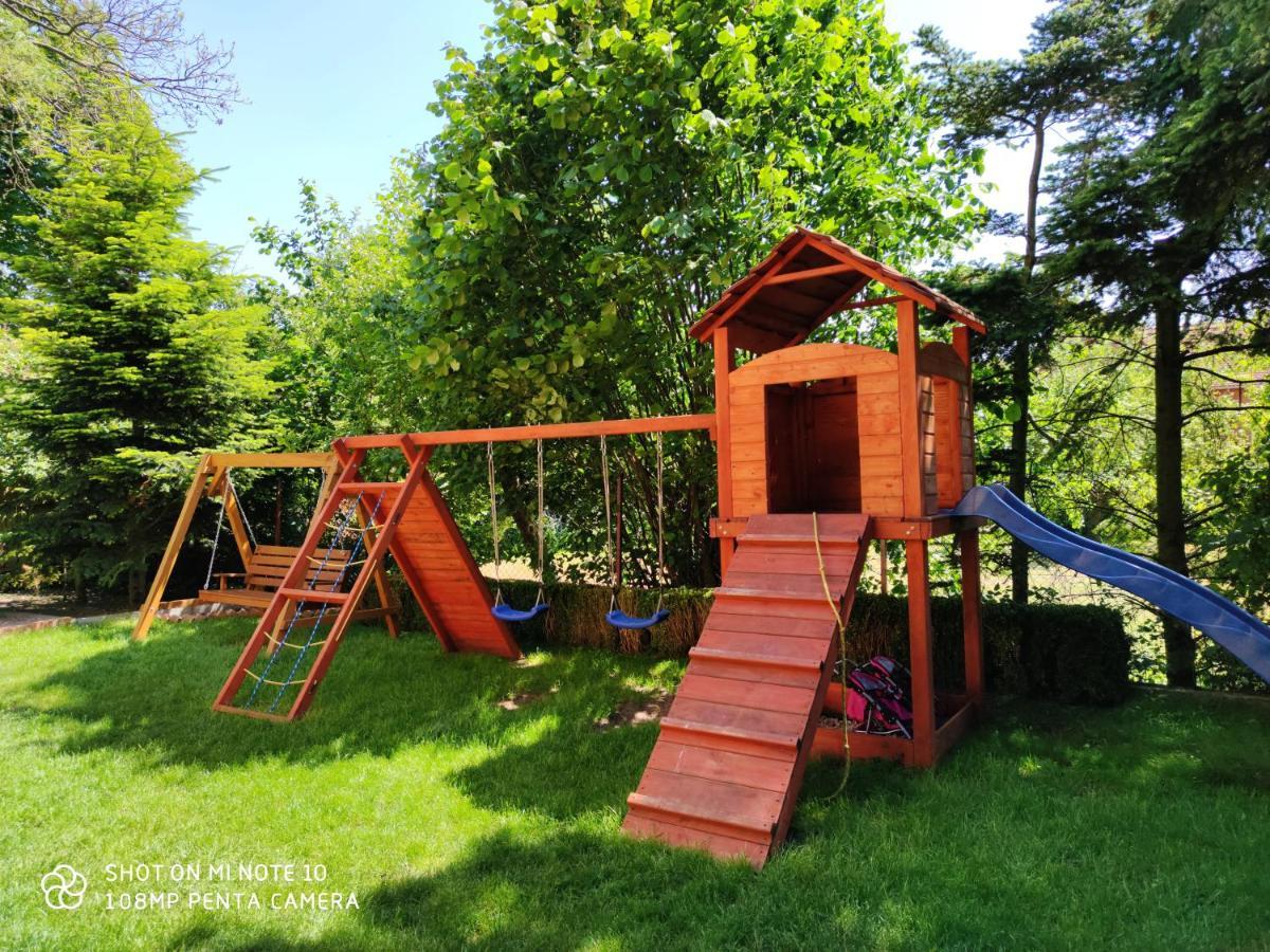 Pokoje Goscinne Pod Kasztanami Łeba Esterno foto